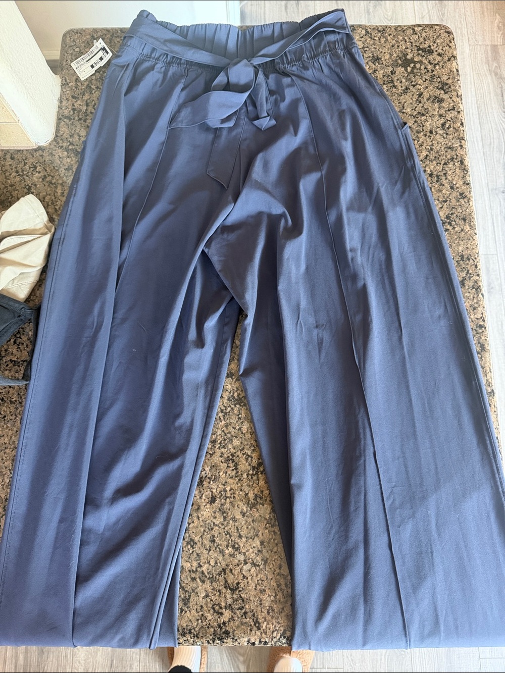 Lululemon Classic Wide-Leg Pants with Tie Waist - Navy